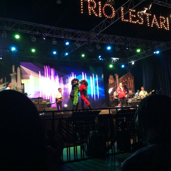 Supermal Surabaya Convention Center Babatan 593 pengunjung