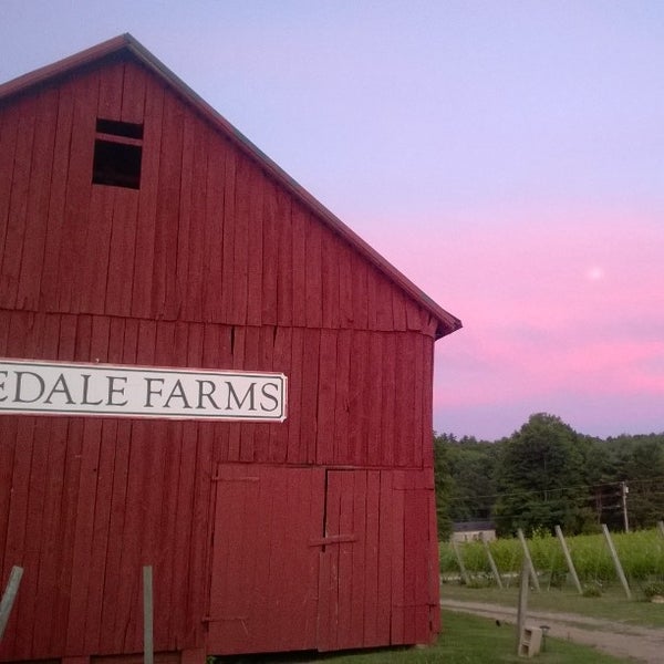 Foto diambil di Rosedale Farms &amp; Vineyards oleh brian m. pada 7/11/2014
