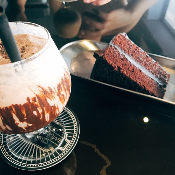 3/31/2018にUmiがAwfully Chocolate Bakery &amp; Cafeで撮った写真