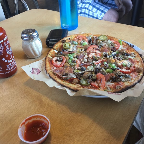 9/2/2017 tarihinde Esther K.ziyaretçi tarafından Mod Pizza'de çekilen fotoğraf
