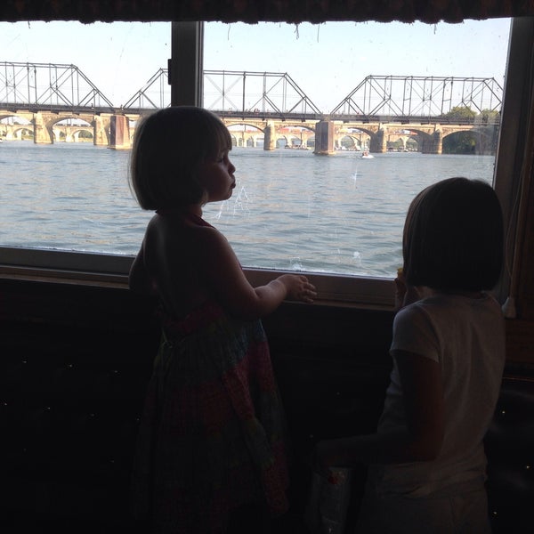 รูปภาพถ่ายที่ Pride of the Susquehanna Riverboat โดย Stephanie S. เมื่อ 9/7/2015