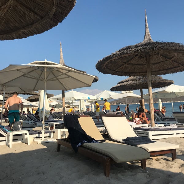 Relaxing music playing background. Clean beach and water, white sand. 60 Liras (Sept. 2018) entrance fee without extras. Chaise lounges are not plastic. Like it. Wish there was lawn and more trees.