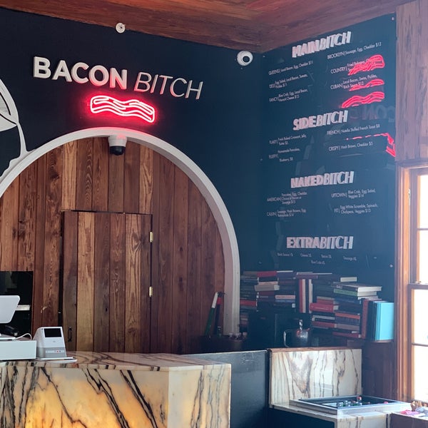 รูปภาพถ่ายที่ BaconBitch โดย Stacy เมื่อ 11/6/2019