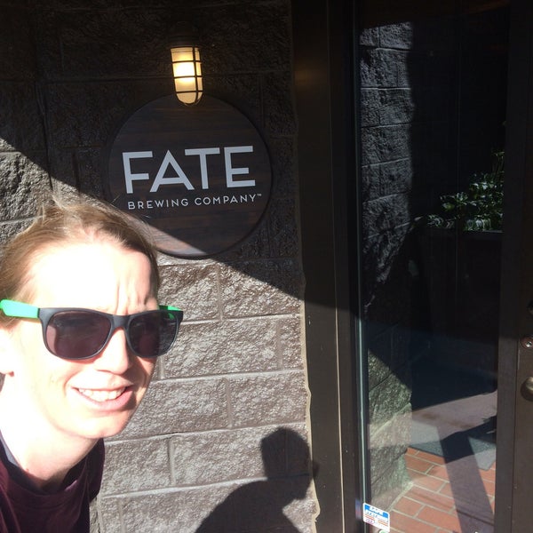 รูปภาพถ่ายที่ FATE Brewing Company โดย Stacy เมื่อ 10/8/2017