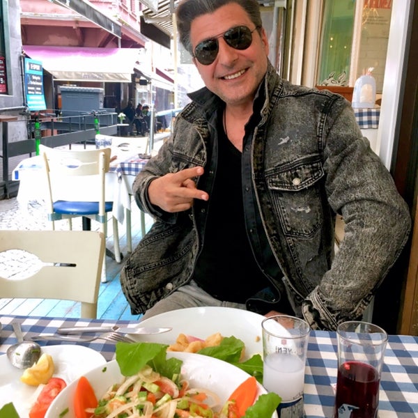 Das Foto wurde bei Sokak Restaurant Cengizin Yeri von Arif K. am 4/6/2021 aufgenommen