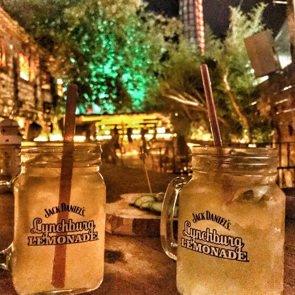 Das Foto wurde bei İş Cocktail Bar 🍹🍸🍻 von Selçuk K. am 7/7/2018 aufgenommen