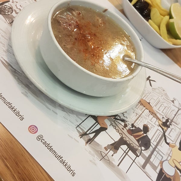 Das Foto wurde bei Cadde Mutfak Restaurant von Murat İ. am 10/6/2019 aufgenommen