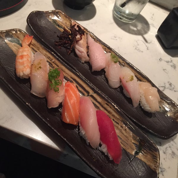 Снимок сделан в Summer Fish &amp; Rice Sushi пользователем Mandy R. 6/6/2016