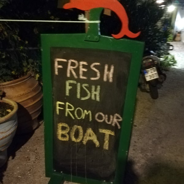Foto tirada no(a) Taverna Stefanos Fish &amp; Greek food por eBalchev em 9/7/2018