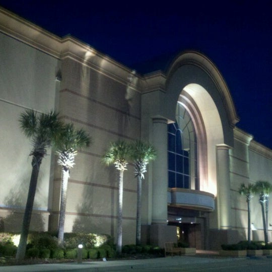 Foto scattata a Coastal Grand Mall da Stan S. il 2/6/2013