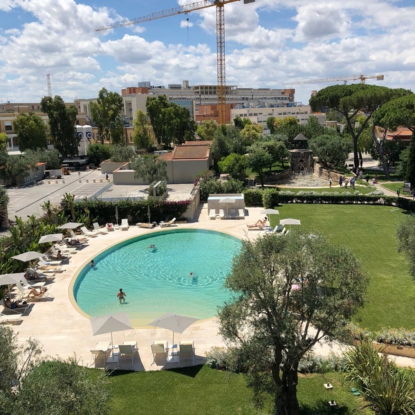 Photo taken at Hotel Mercure Villa Romanazzi Carducci by Eugene S. on 6/24/2018