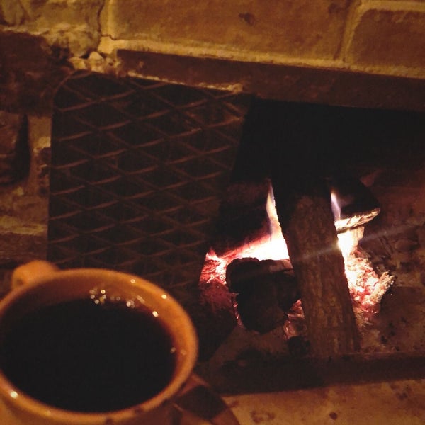 Foto diambil di Sardunya&#39;s Brasserie Bomonti ve Şarap Evi oleh Burcu pada 2/26/2022