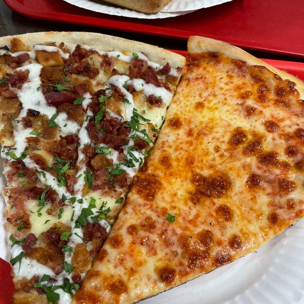 Photo taken at Bleecker Street Pizza by Kevin S. on 8/17/2022