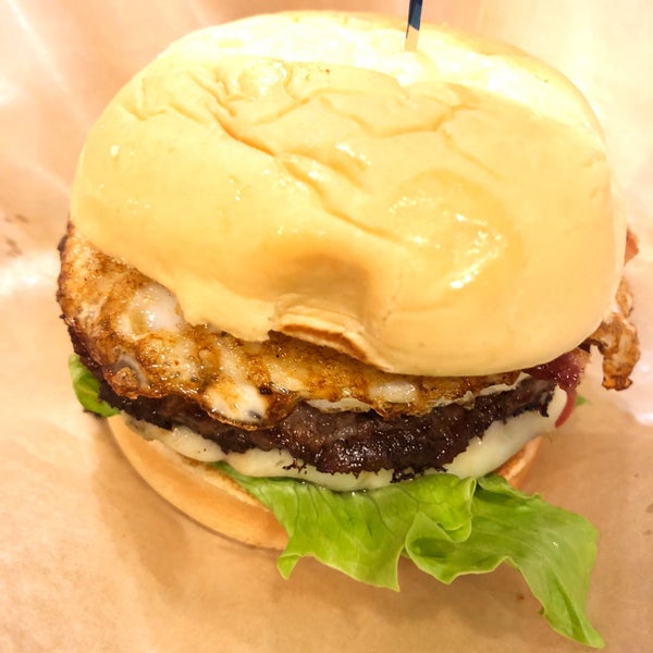 Foto tirada no(a) Meatheads Burgers &amp; Fries por Kevin S. em 11/17/2017