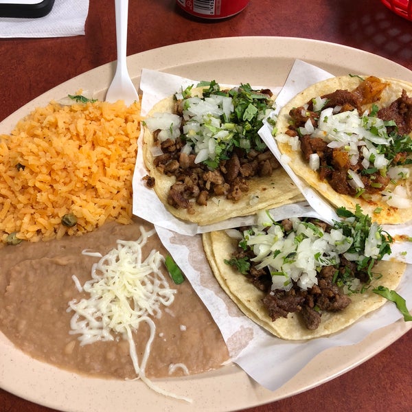 Photo taken at Taquería Los Comales 3 by Kevin S. on 11/18/2017
