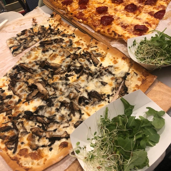 Foto diambil di Pizza Rollio oleh Mashael pada 8/18/2018