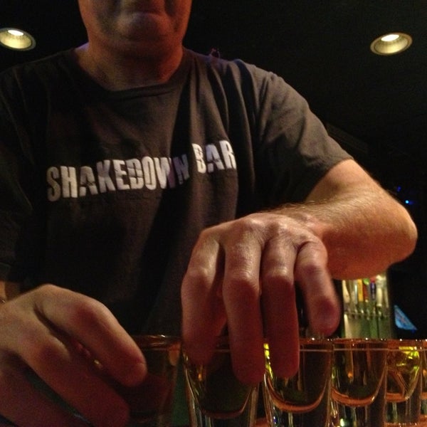 Foto diambil di Shakedown Bar oleh Jennifer H. pada 3/30/2013