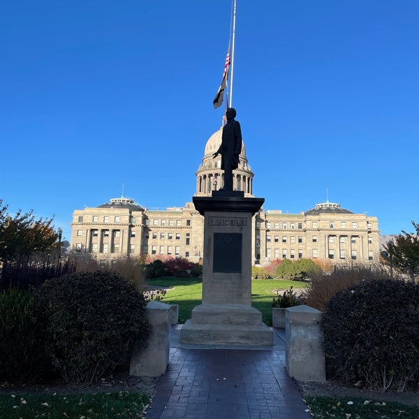 Abraham Lincoln Statue Outdoor Sculpture in Downtown Boise City