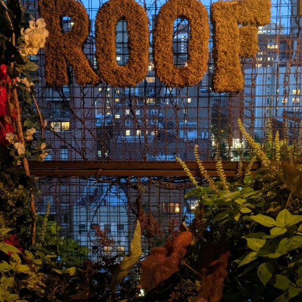 10/7/2021 tarihinde DoubleDeuceziyaretçi tarafından Roof at Park South'de çekilen fotoğraf