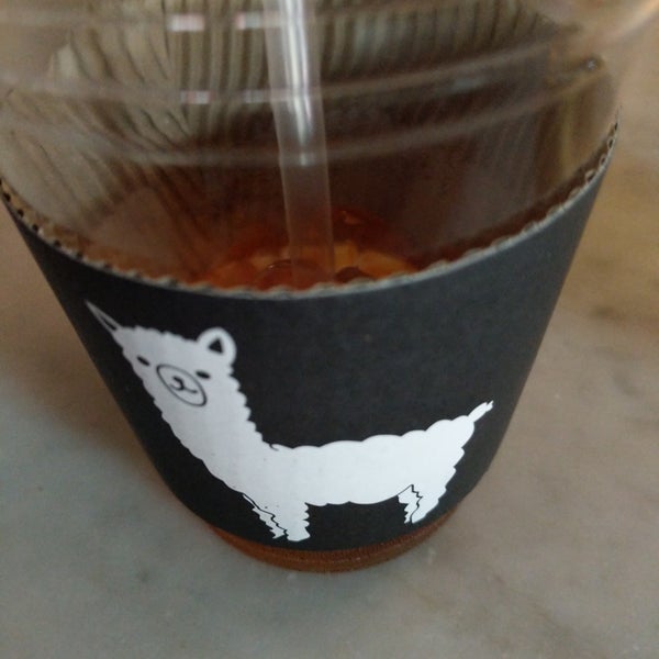รูปภาพถ่ายที่ The Lazy Llama Coffee Bar โดย DoubleDeuce เมื่อ 5/4/2018