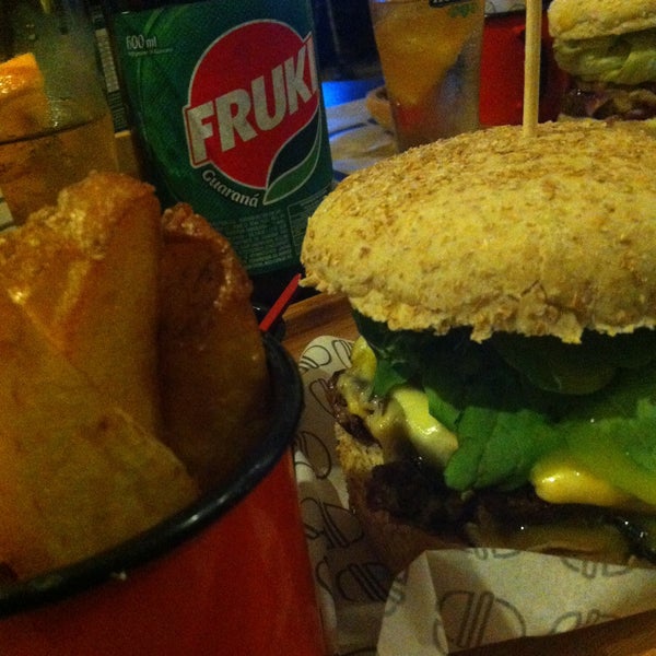 9/3/2016 tarihinde Andressa G.ziyaretçi tarafından Haus Burger Bar'de çekilen fotoğraf