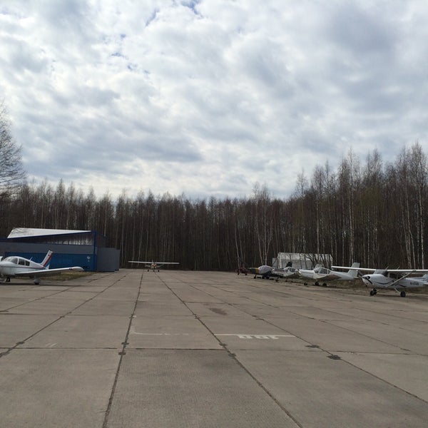 Аэродром бычье поле город кронштадт сейчас. Аэродром кронштадт. Аэродром кронштадт. Аэродром бычье. Аэродром бычье поле.