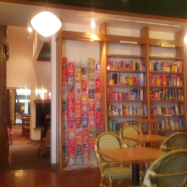Photo taken at Full Circle Bookstore by Mark H. on 4/10/2013