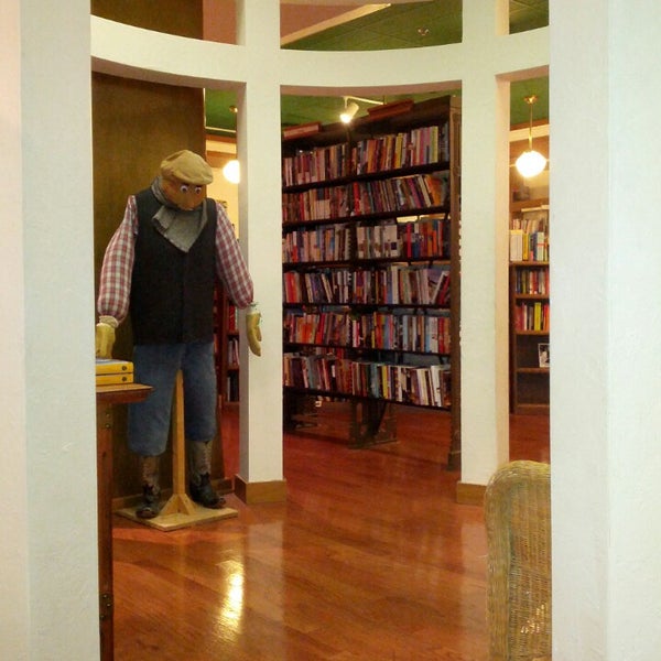 Photo taken at Full Circle Bookstore by Mark H. on 3/27/2013