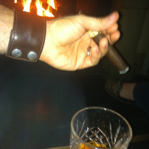5/3/2013에 Steve H.님이 Merchants Cigar Bar에서 찍은 사진