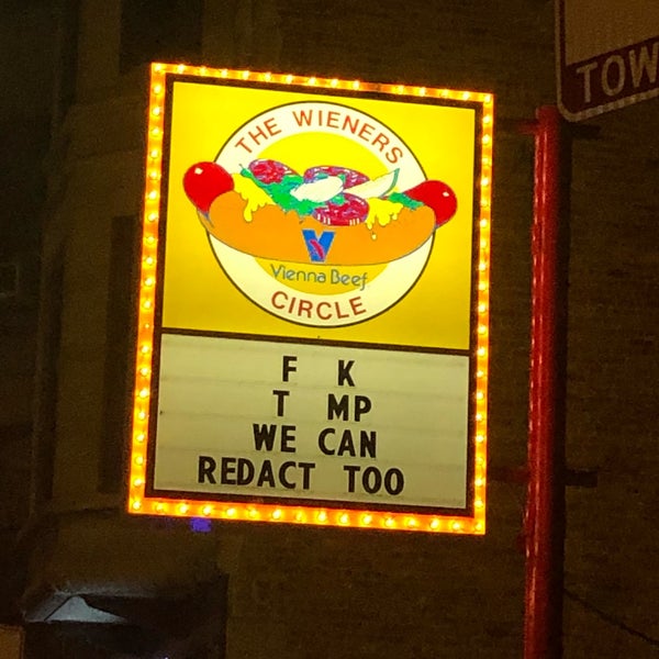 Photo taken at The Wiener&#39;s Circle by Diana S. on 5/10/2019