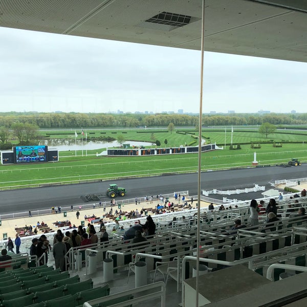 Foto tirada no(a) Arlington International Racecourse por Diana S. em 5/13/2018