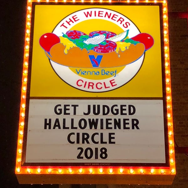 Photo taken at The Wiener&#39;s Circle by Diana S. on 10/27/2018