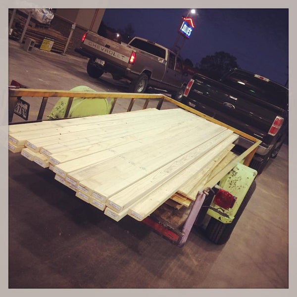 Lowe's Gun Barrel City'de Hırdavat Mağazası