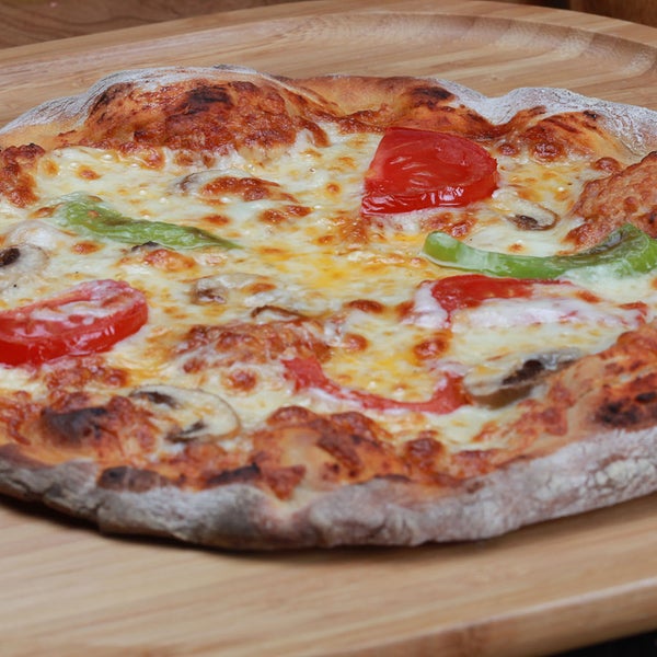 ince hamur pizza gerçekten muhteşem, hem sağlıklı hem lezzetli. Diyetimizi bozmadan pizza yemenin keyfiyle ayrıldık mekandan.