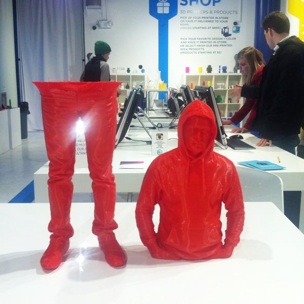 Снимок сделан в 3DEA: 3D Printing Pop Up Store пользователем Julia M. 1/26/2013