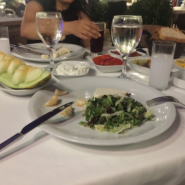 7/27/2018 tarihinde Aysun Y.ziyaretçi tarafından Göl Et Restaurant'de çekilen fotoğraf
