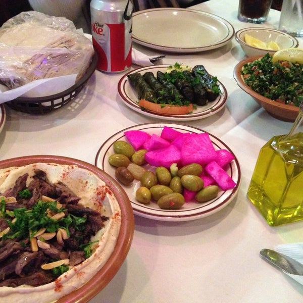 Снимок сделан в Al Natour Middle Eastern Restaurant пользователем Baz A. 1/21/2014