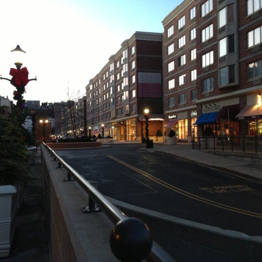 รูปภาพถ่ายที่ City Place โดย Romel G. เมื่อ 11/14/2012