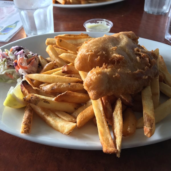 Photo prise au Sockeye City Grill Waterfront Restaurant par Esteban E. le4/8/2018