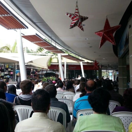 Das Foto wurde bei Campanario Centro Comercial von Juan Camilo V. am 12/30/2012 aufgenommen