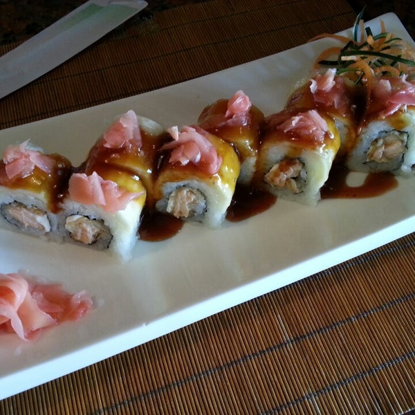 Foto tirada no(a) Sushi Ya por Georgina V. em 10/9/2013