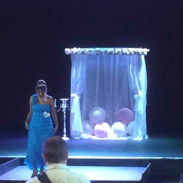 รูปภาพถ่ายที่ Morecambe Winter Gardens Theatre โดย David L. เมื่อ 9/21/2014