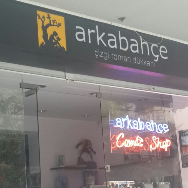 Foto scattata a Arkabahçe Çizgi Roman Dükkanı da Tugay D. il 7/21/2014