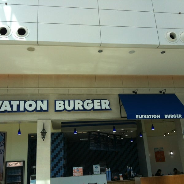 2/21/2013에 Sarah A.님이 Elevation Burger에서 찍은 사진