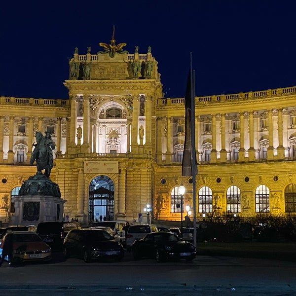 Foto diambil di Hofburg oleh Işıl D. pada 1/3/2024