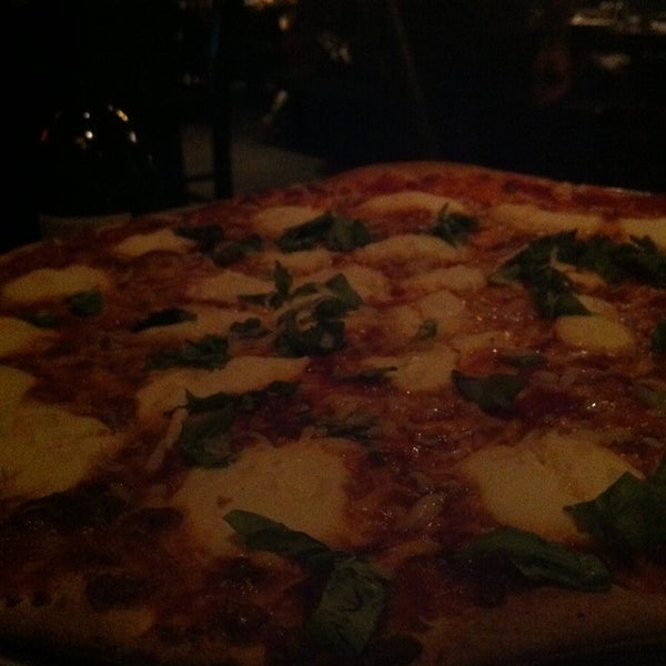 10/27/2012 tarihinde Craig T.ziyaretçi tarafından Bad Horse Pizza'de çekilen fotoğraf