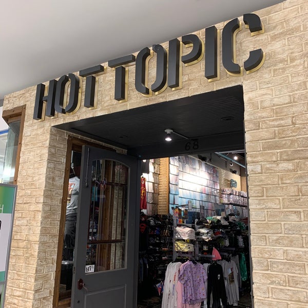 Hot Topic Mall Of La