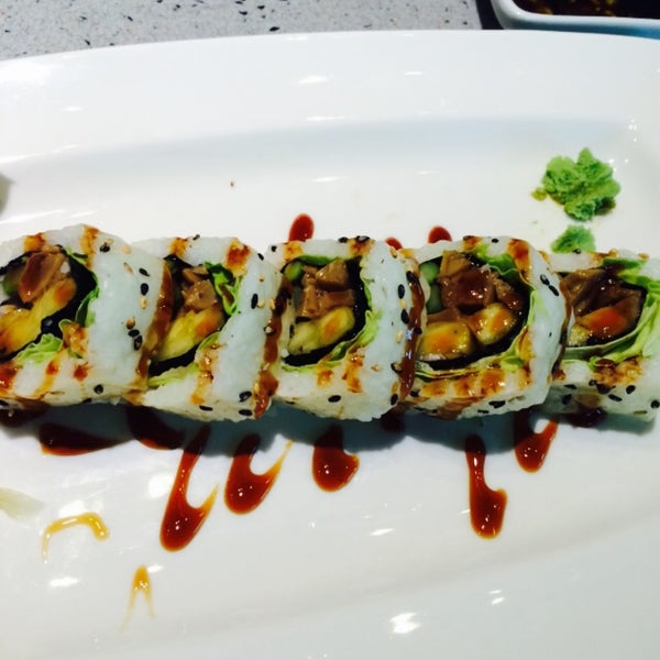 Shojin roll -- a veg option -- is very flavorful.