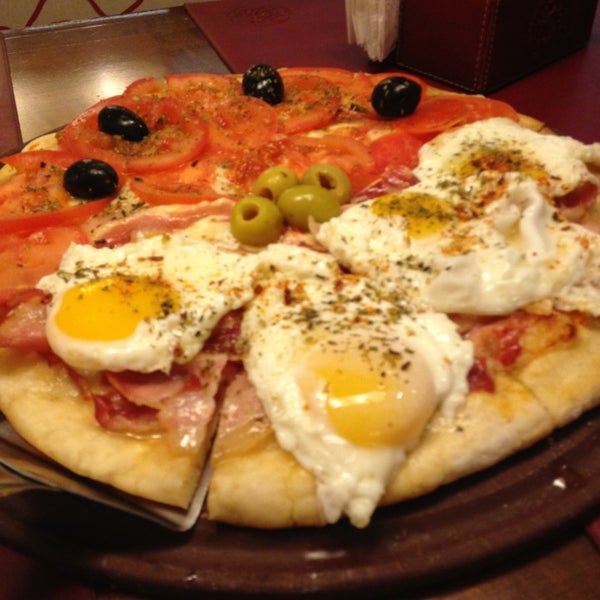 6/13/2013 tarihinde Pablo L.ziyaretçi tarafından barDpizzas'de çekilen fotoğraf
