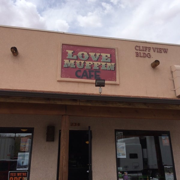 4/12/2014 tarihinde Jacen C.ziyaretçi tarafından Love Muffin Cafe'de çekilen fotoğraf